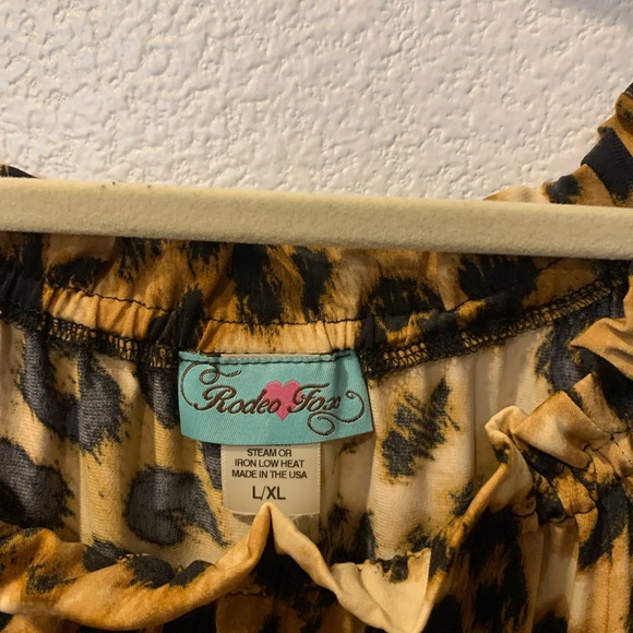 Rodeo Fox Leopard off shoulder Tunic - Picture 3 of 4